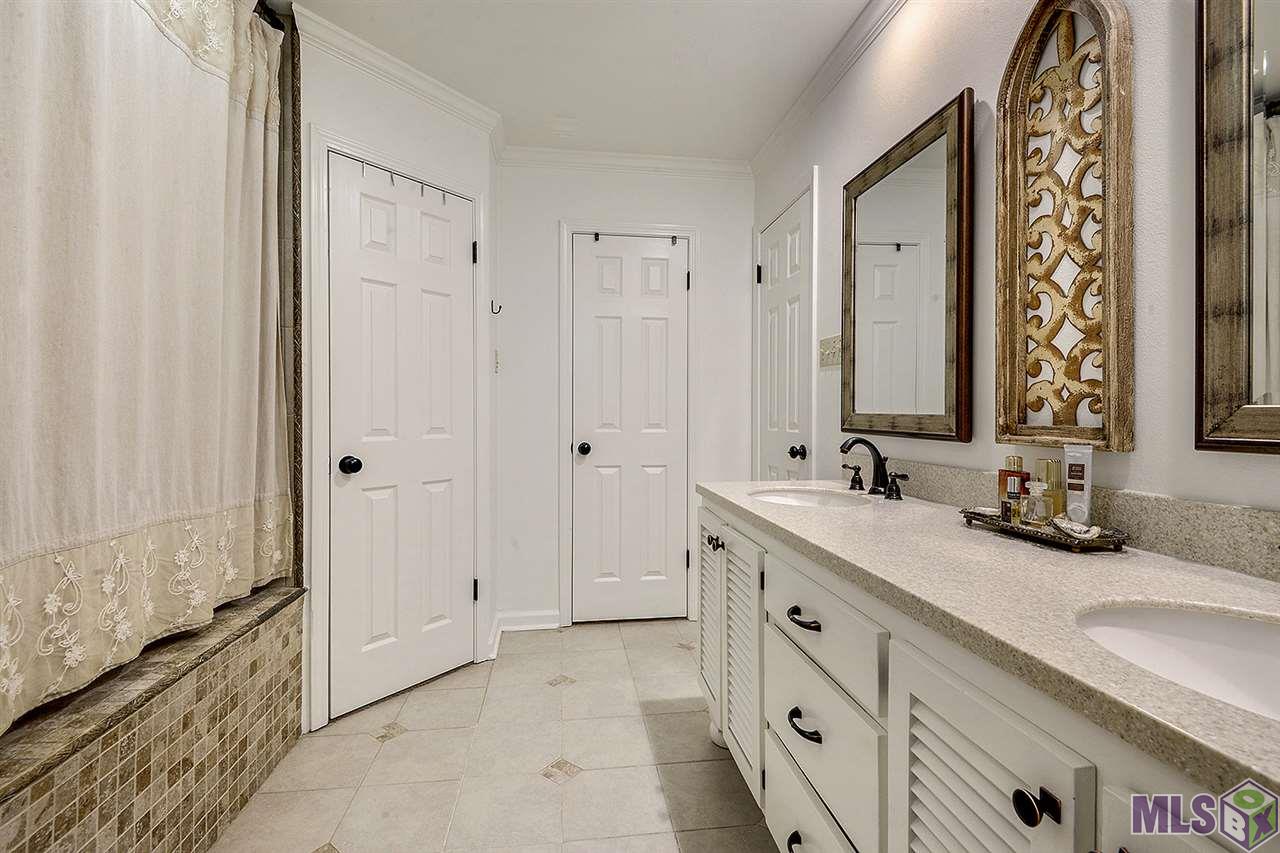 3914 Country View Drive Baton Rouge, LA 70817 - Photo 8 of 22 Master Bathroom