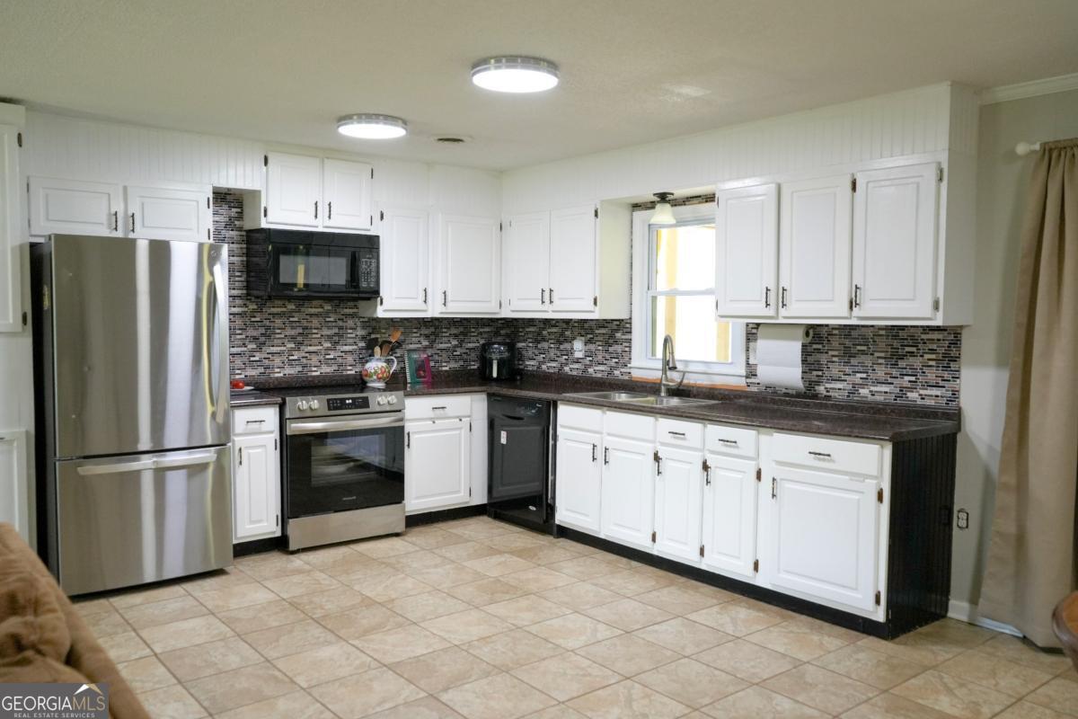 307 Pinewood Drive Dublin, GA 31021 - Photo 13 of 38