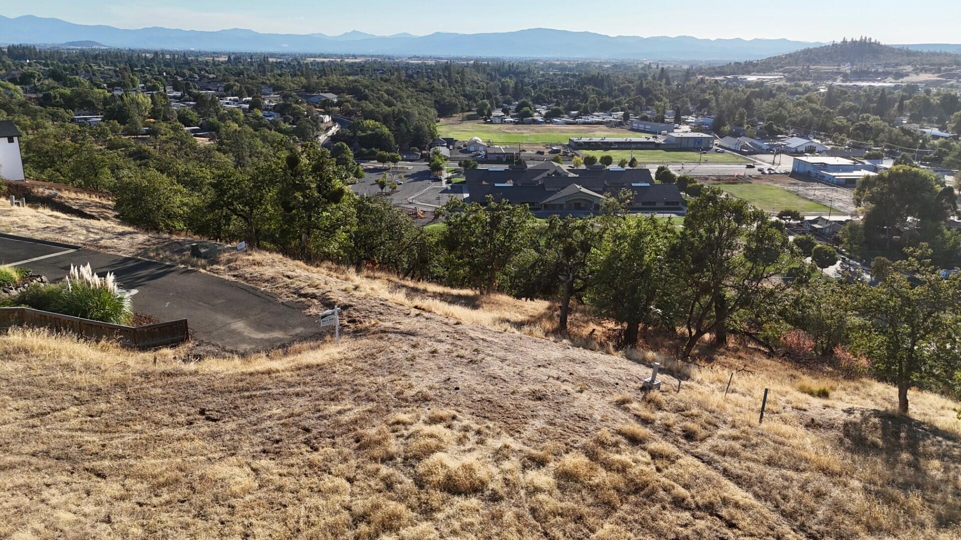277 Cambridge Terrace Eagle Point, OR 97524 - Photo 8 of 15 cam6