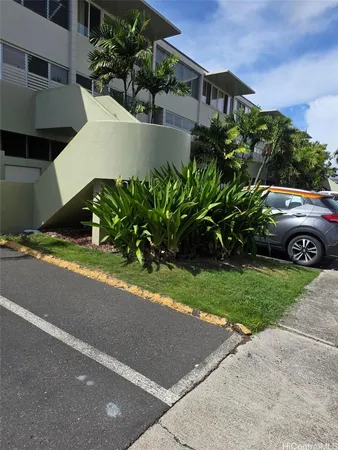 $3,425 | 3030 Pualei Circle, Unit 311, Honolulu, HI 96815