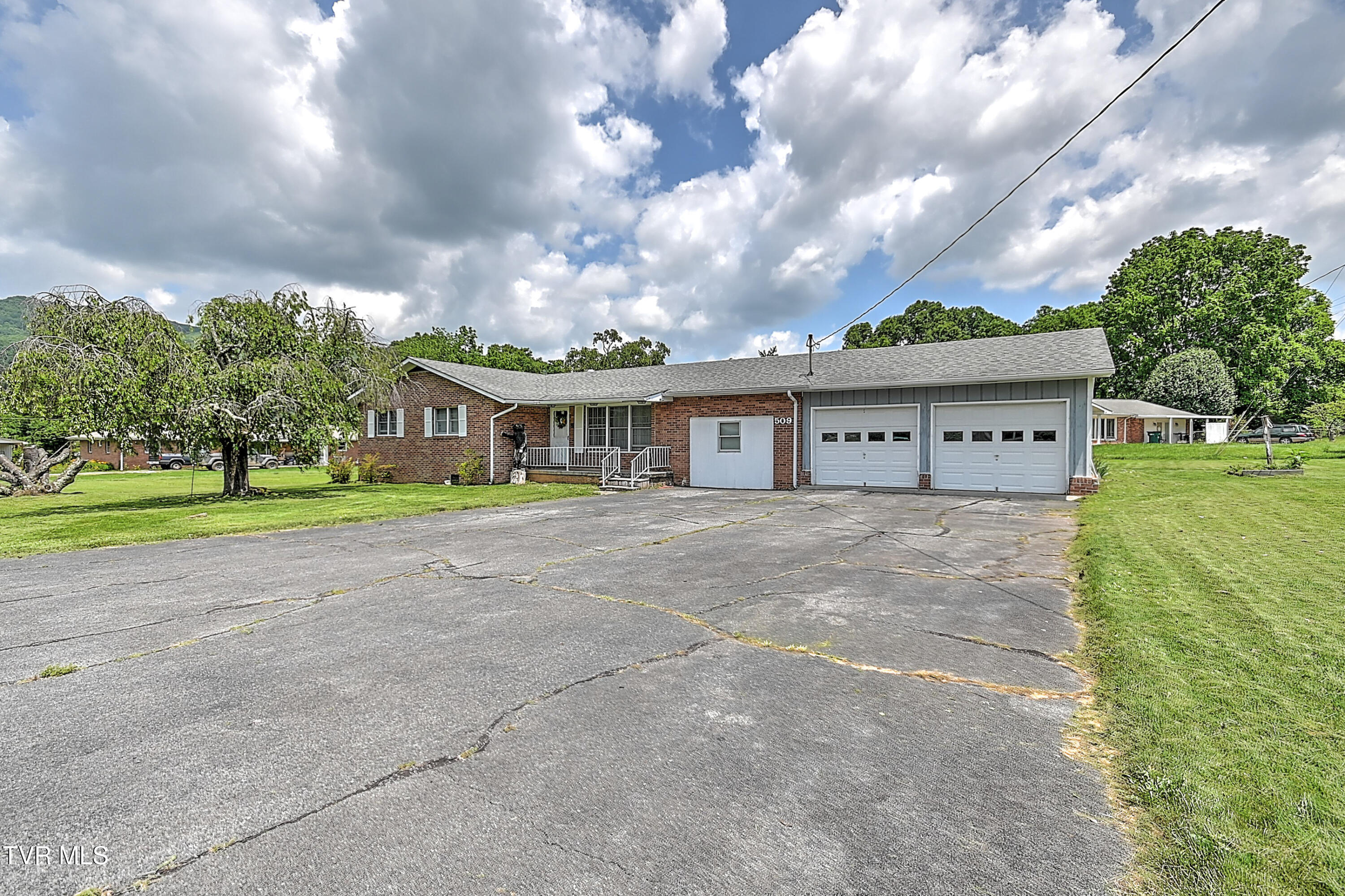 509 9th Street Erwin, TN 37650 - Photo 3 of 60 509 9th St MR