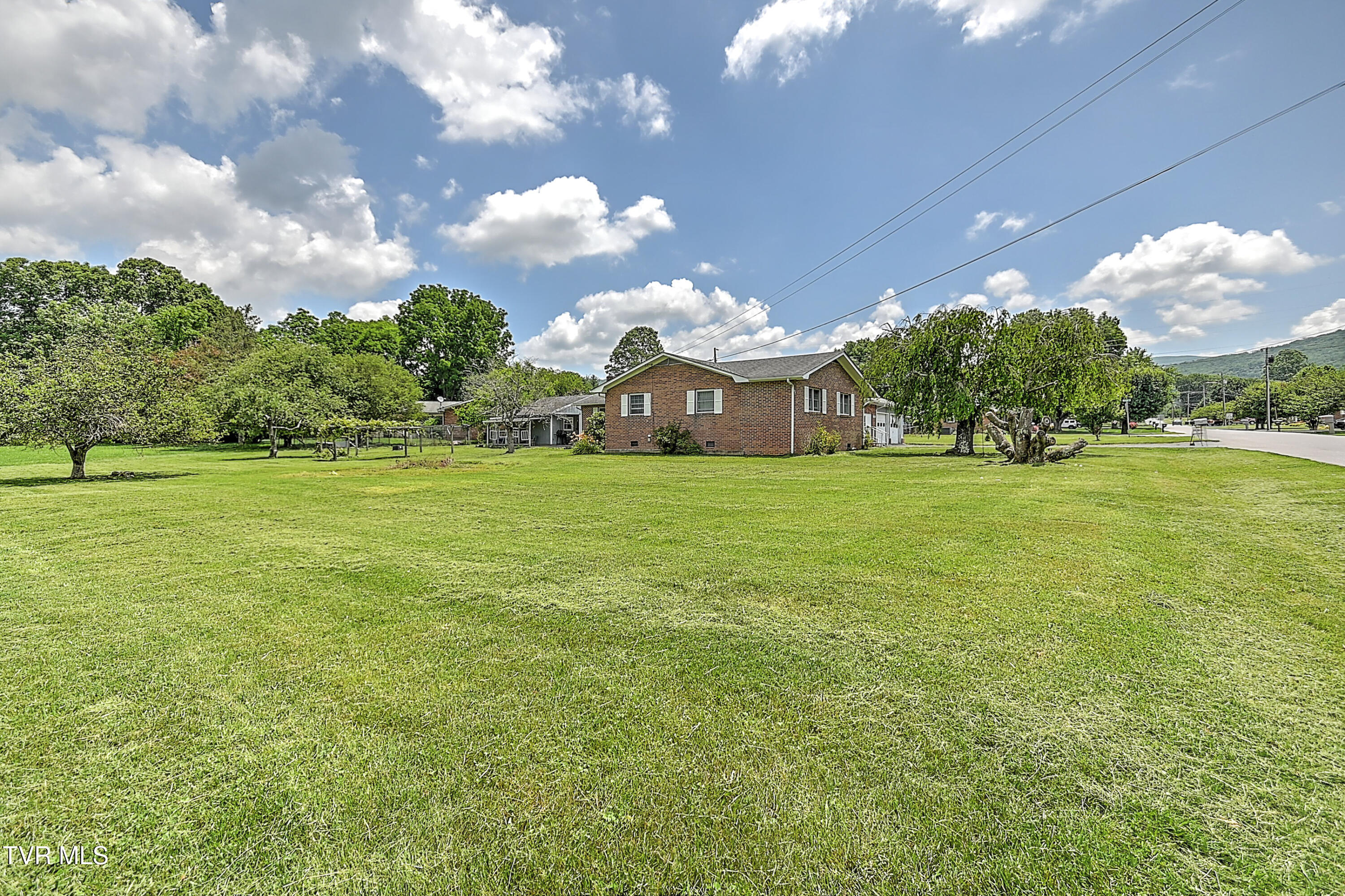 509 9th Street Erwin, TN 37650 - Photo 4 of 60 509 9th St MR-48