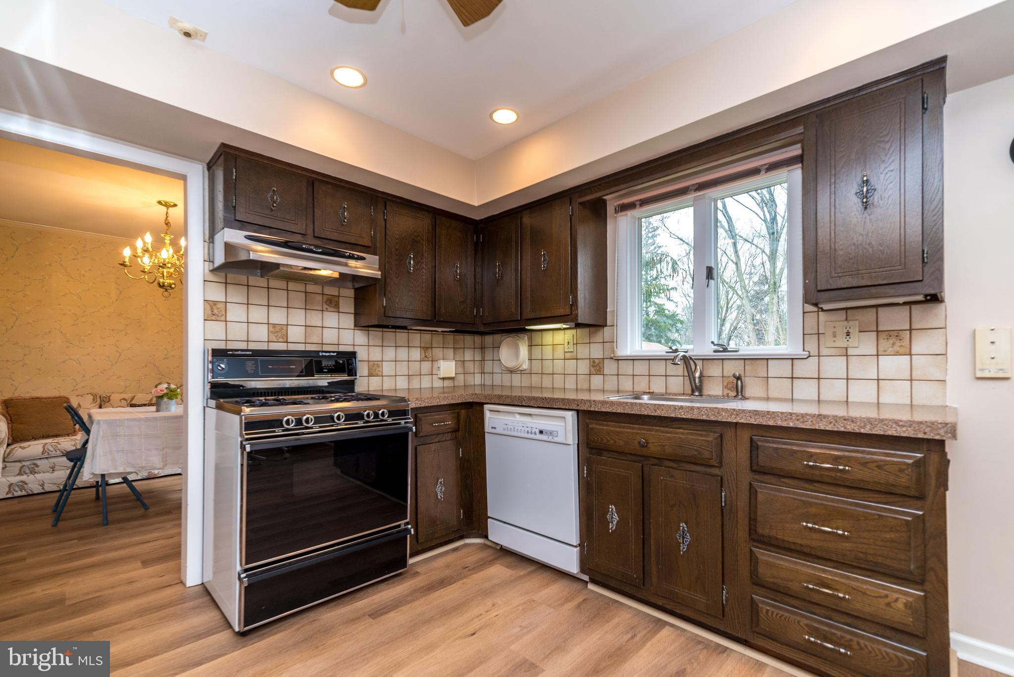 1483 Rosebud Road Southampton, PA 18966 - Photo 12 of 58 Gas cooking