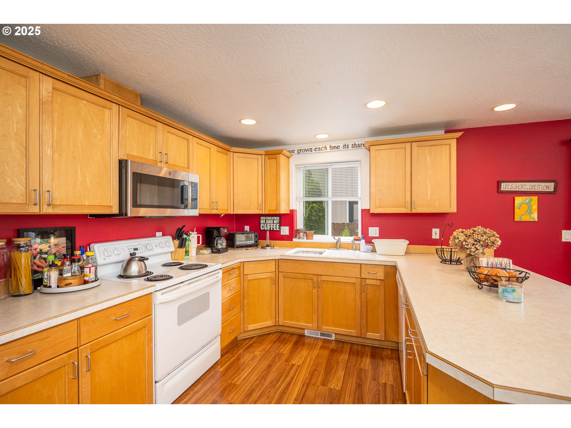 4217 Cole Way Springfield, OR 97478 - Photo 13 of 43 a kitchen that has a sink and cabinets