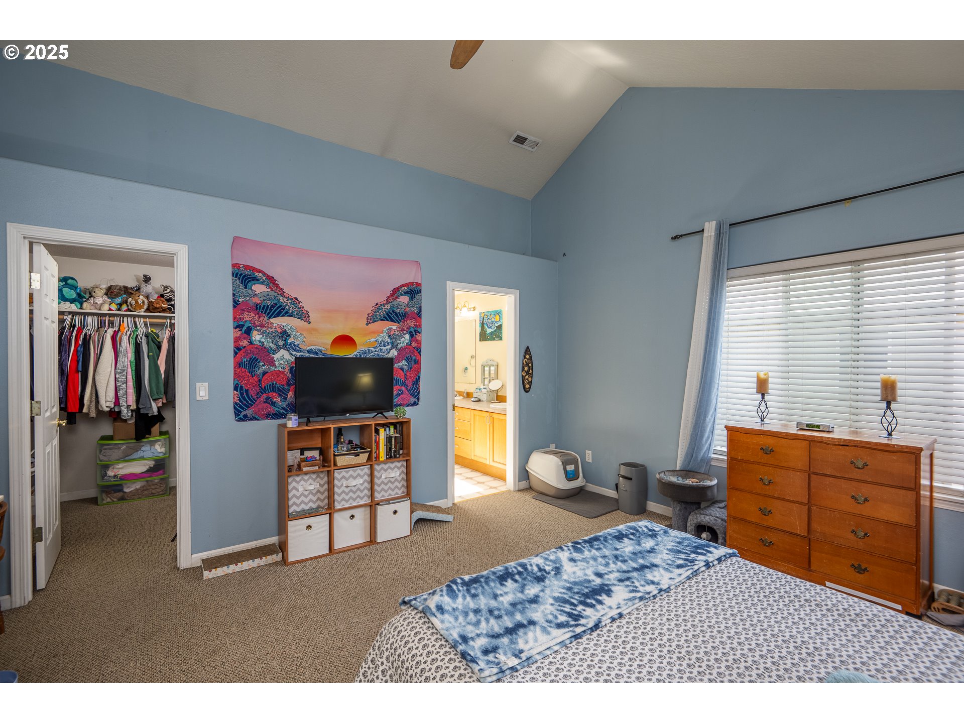 4217 Cole Way Springfield, OR 97478 - Photo 17 of 43 a living room with furniture and a window