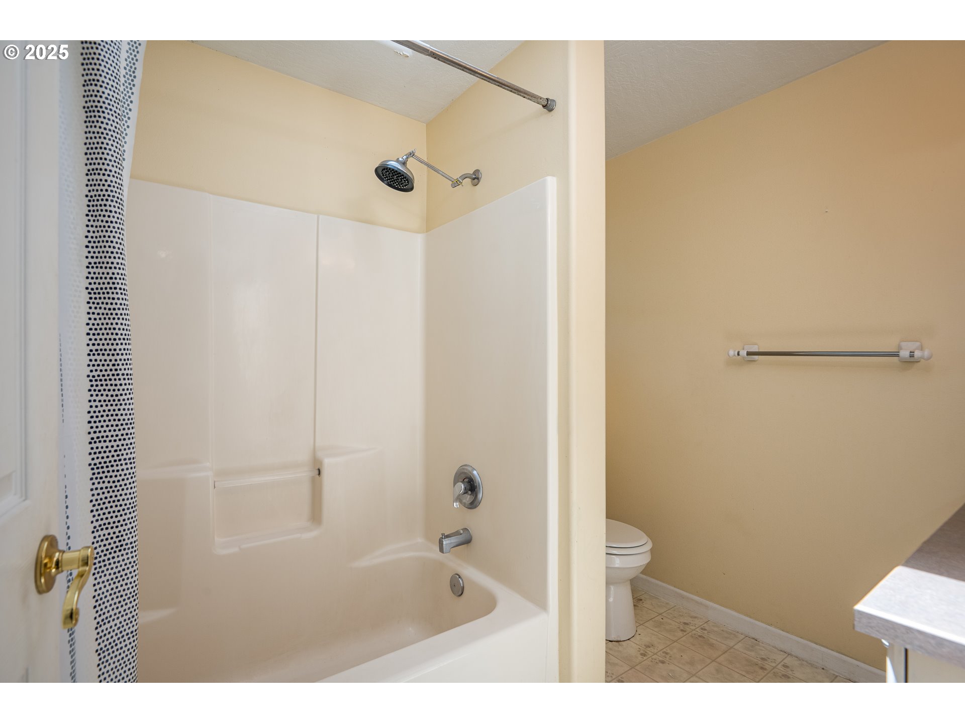 4217 Cole Way Springfield, OR 97478 - Photo 26 of 43 a bathroom with a shower