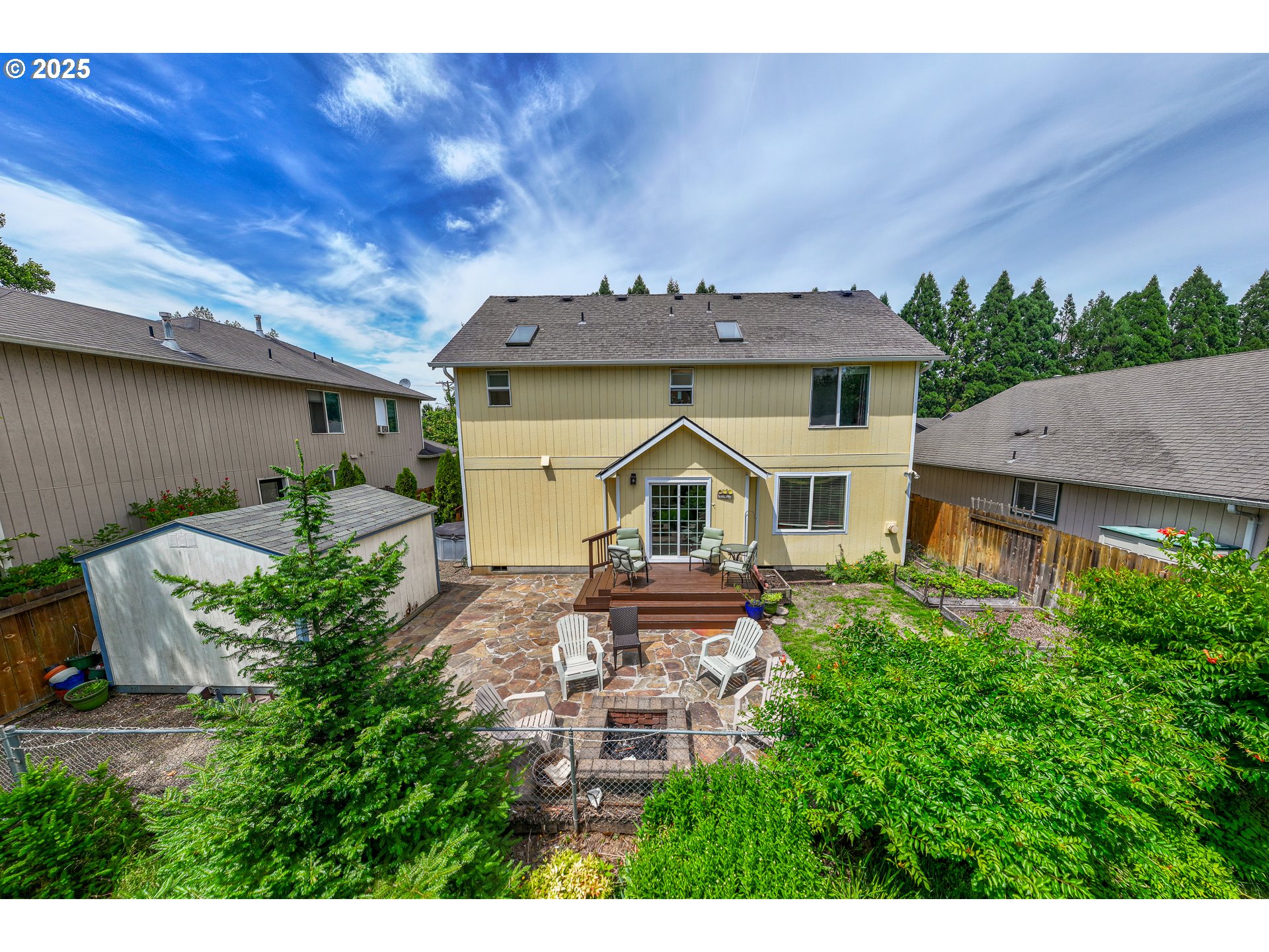 4217 Cole Way Springfield, OR 97478 - Photo 32 of 43 a front view of a house with garden