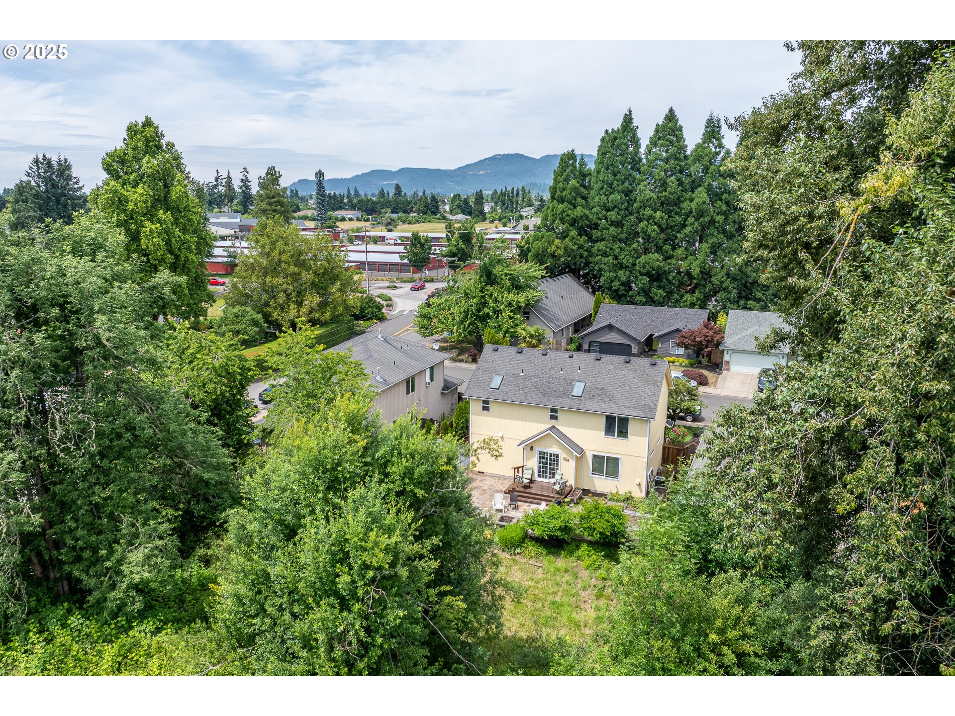 4217 Cole Way Springfield, OR 97478 - Photo 4 of 43 a view of a house with a yard and lake view