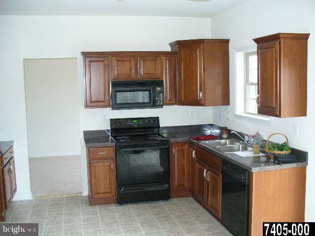 9 Manor Road Windsor, PA 17366 - Photo 3 of 7