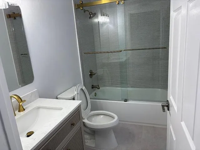 $250,000 | 14 Crossings Circle, Unit E, Boynton Beach, FL 33435