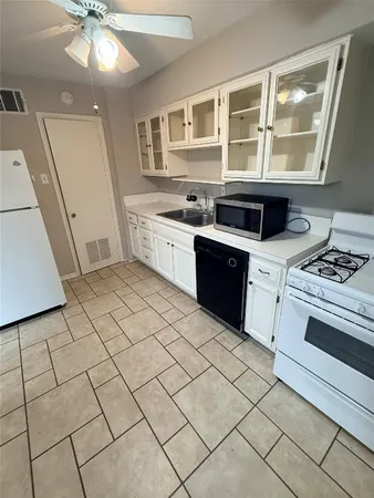 $1,400 | 3914 Law Street, Unit 2, Houston, TX 77005