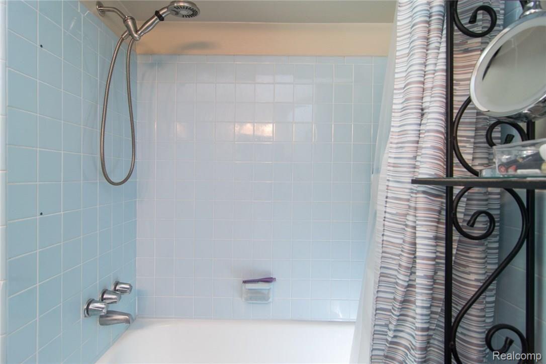 1732 Prestwick Road Grosse Pointe, MI 48236 - Photo 30 of 46 DSC_0861.jpg