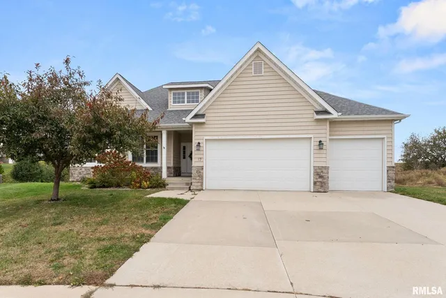 $529,900 | 17 Greystone Court, Le Claire, IA 52753