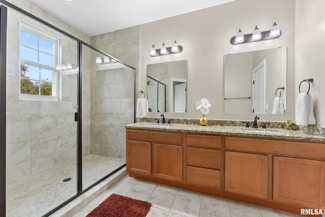 $529,900 | 17 Greystone Court, Le Claire, IA 52753