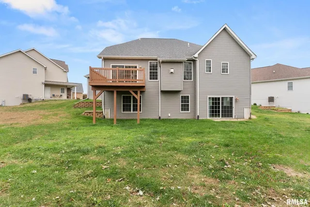 $529,900 | 17 Greystone Court, Le Claire, IA 52753
