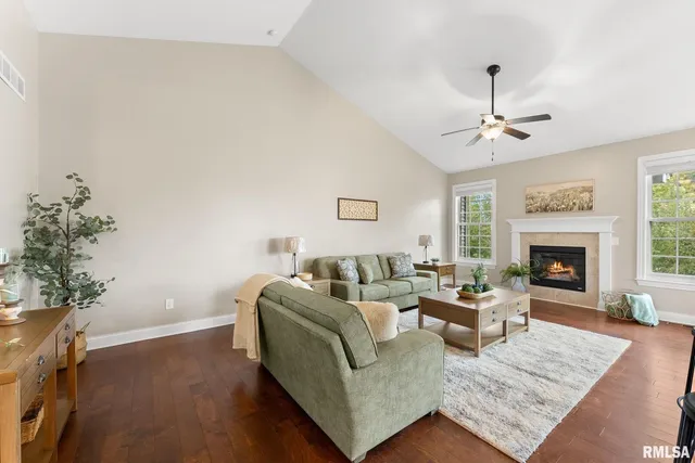 $529,900 | 17 Greystone Court, Le Claire, IA 52753