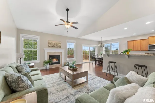 $529,900 | 17 Greystone Court, Le Claire, IA 52753