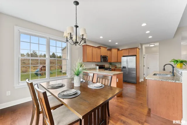 $529,900 | 17 Greystone Court, Le Claire, IA 52753