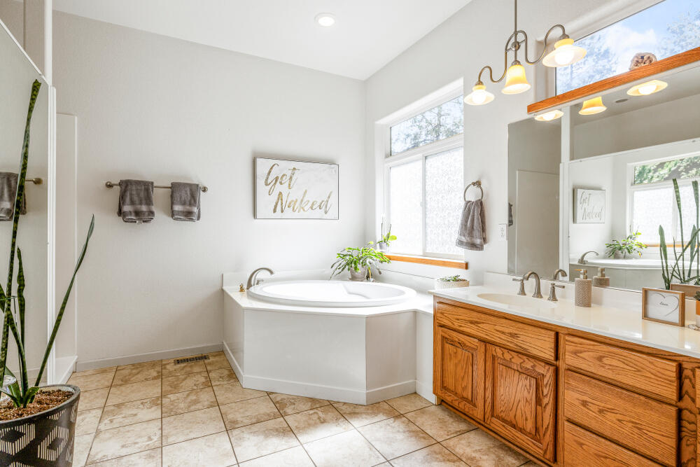 6246 Sanderling Road Klamath Falls, OR 97601 - Photo 51 of 61 6246SanderlingRd-52