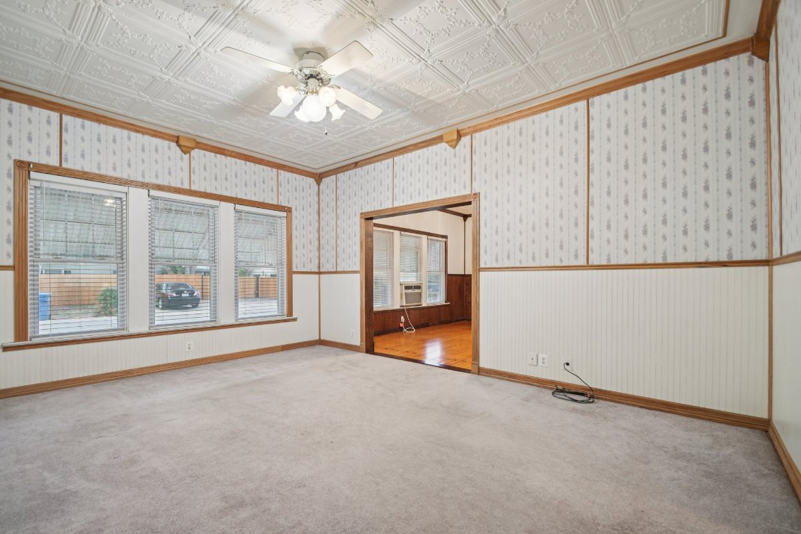 611 North Main Street Elgin, TX 78621 - Photo 11 of 34