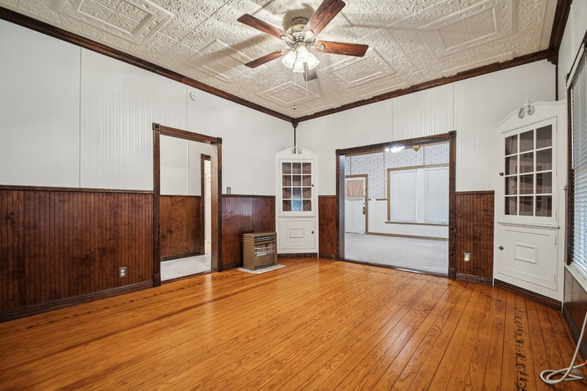 611 North Main Street Elgin, TX 78621 - Photo 16 of 34