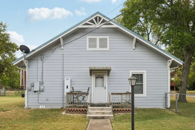 $290,000 | 611 North Main Street, Elgin, TX 78621