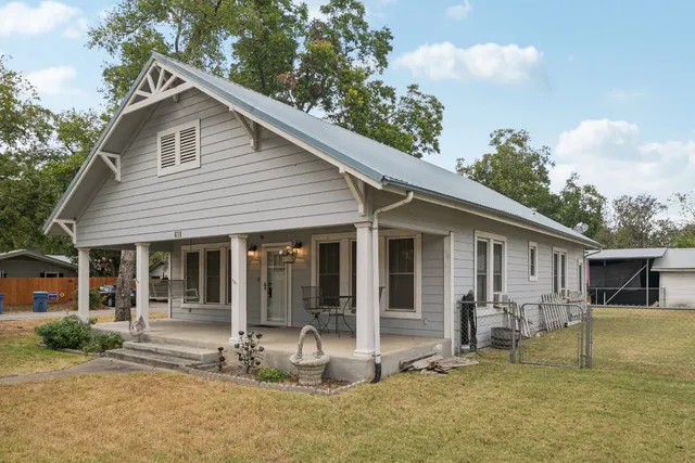 $290,000 | 611 North Main Street, Elgin, TX 78621