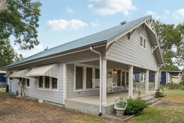 $290,000 | 611 North Main Street, Elgin, TX 78621