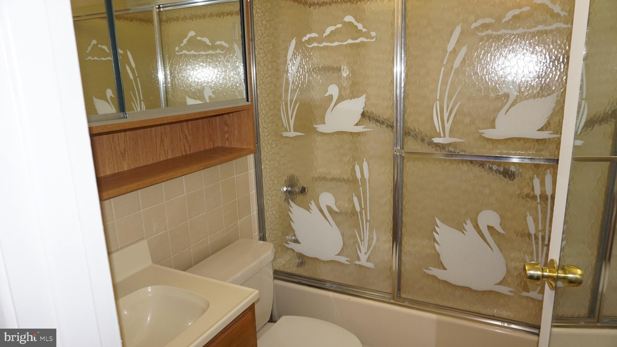 123 Hedge Road Levittown, PA 19056 - Photo 13 of 16 Gallery Image 13