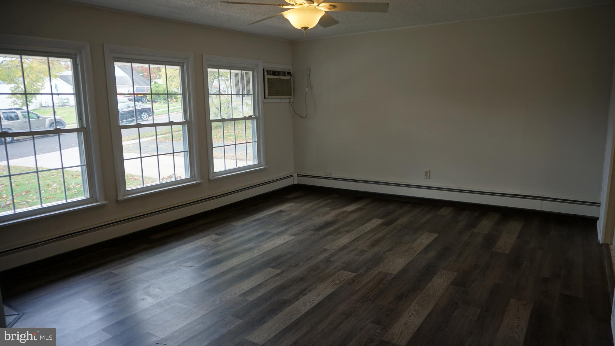 123 Hedge Road Levittown, PA 19056 - Photo 3 of 16 Gallery Image 3