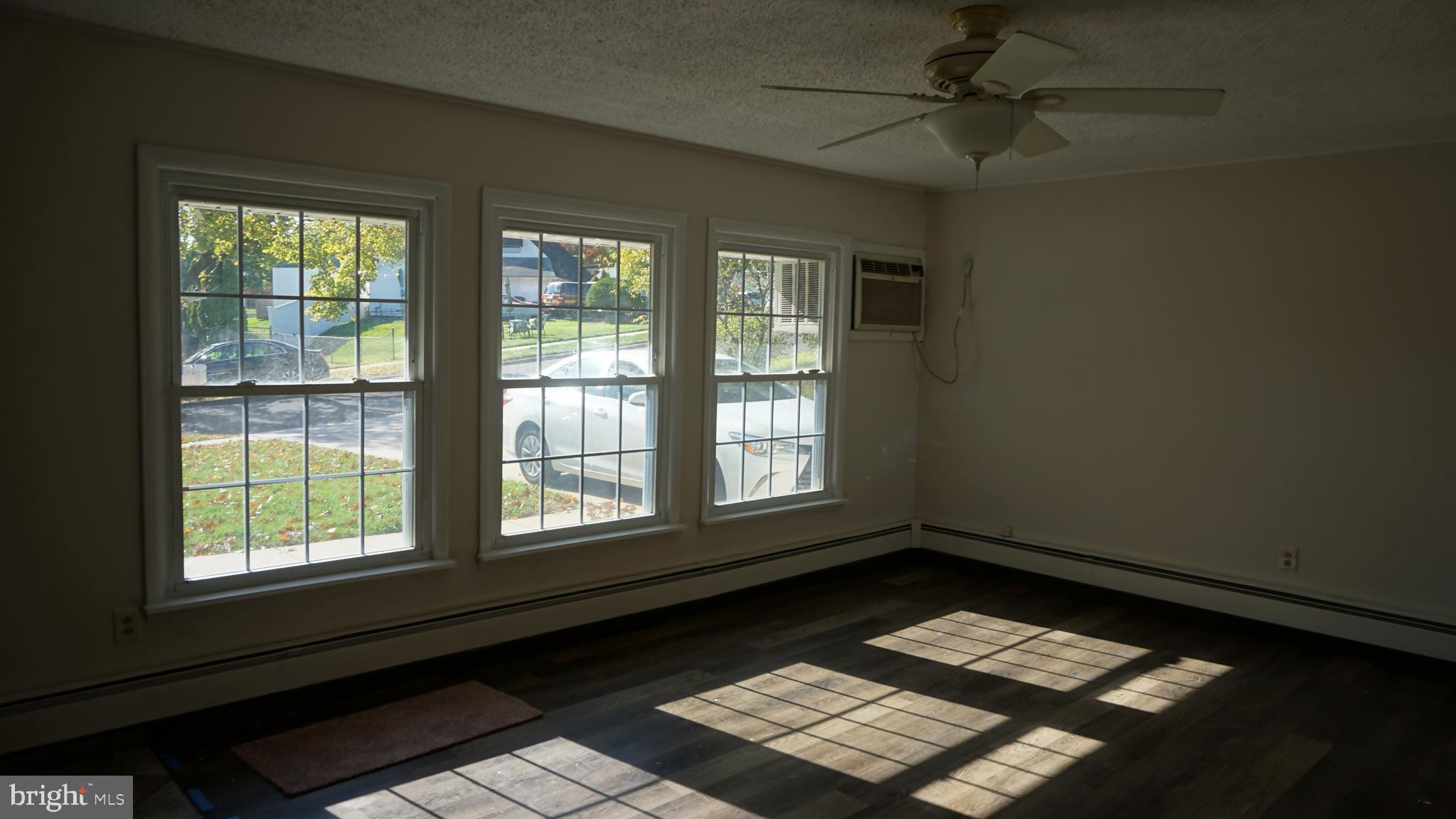 123 Hedge Road Levittown, PA 19056 - Photo 4 of 16 Gallery Image 4