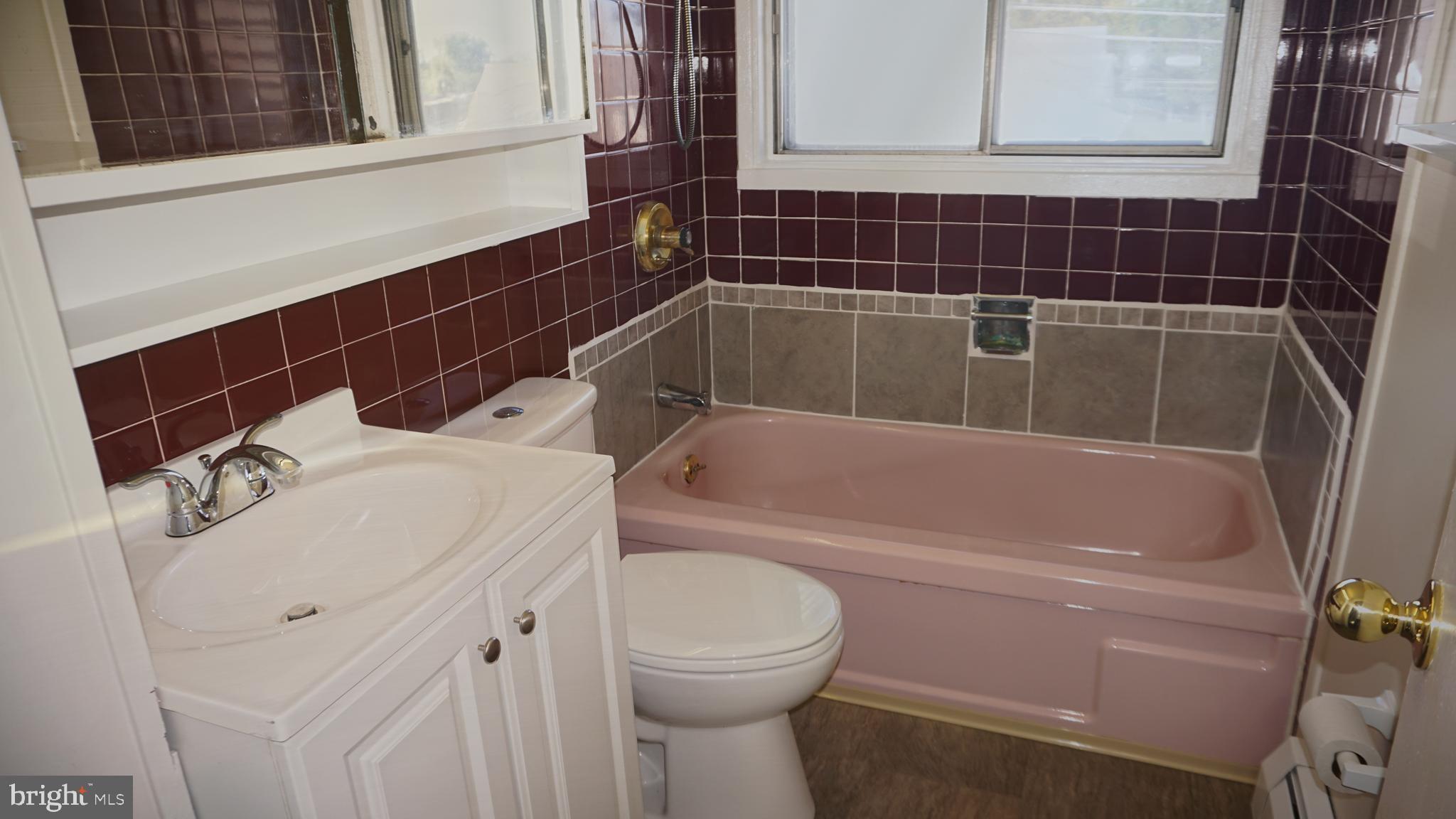 123 Hedge Road Levittown, PA 19056 - Photo 8 of 16 Gallery Image 8