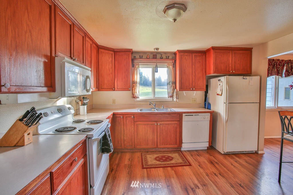 23621 Fisk Road East Orting, WA 98360 - Photo 4 of 10