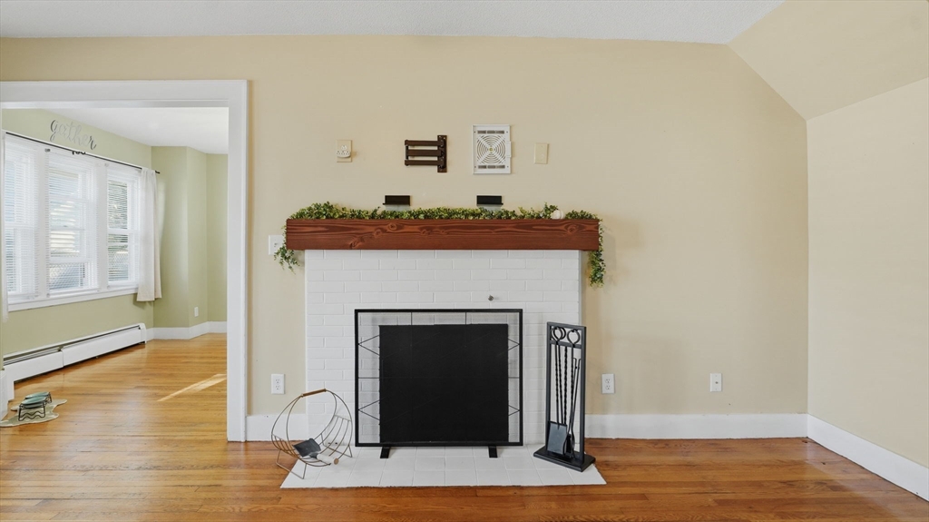 87 Lakevilla Avenue Springfield, MA 01109 - Photo 8 of 39