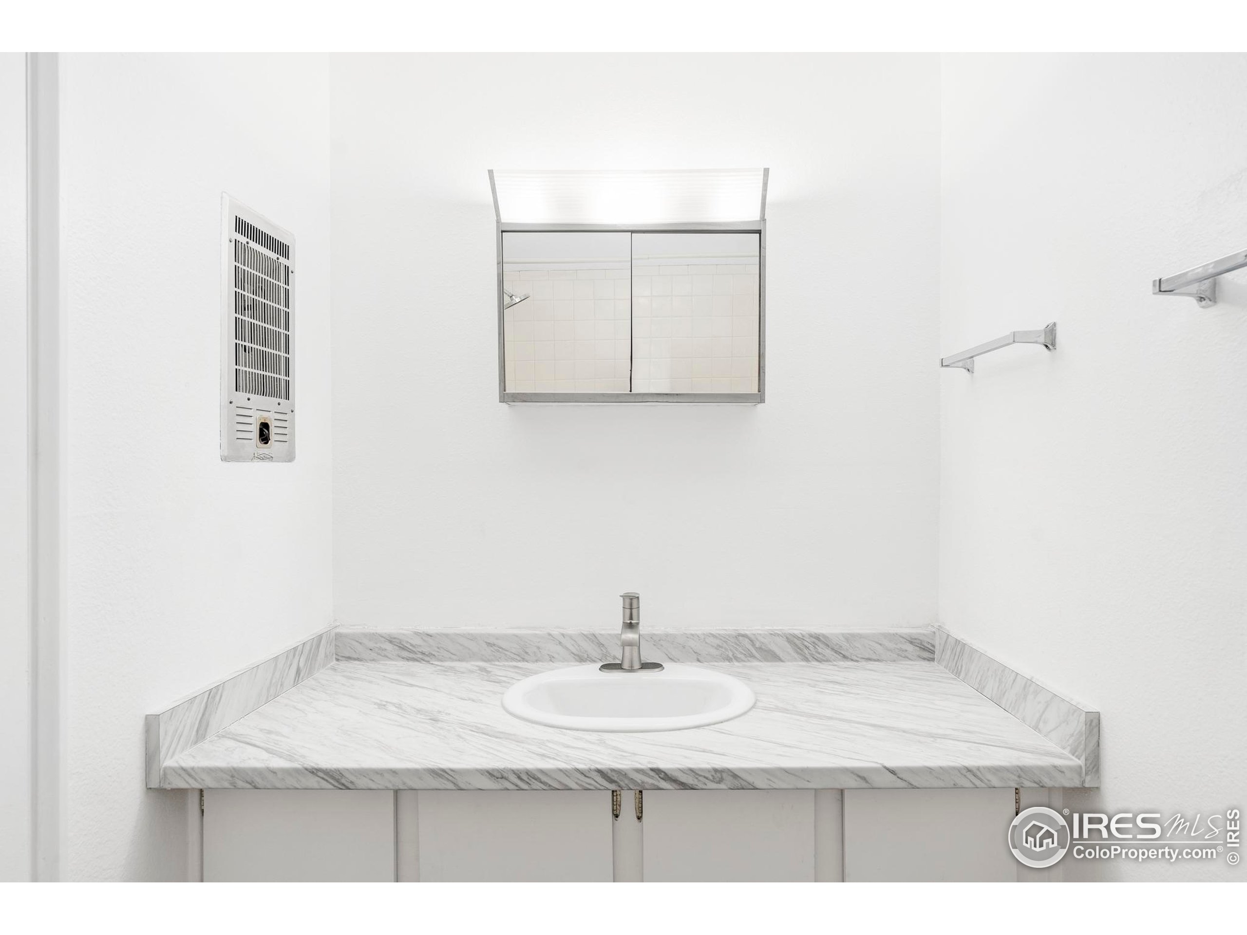 2707 Valmont Road, Unit 205D Boulder, CO 80304 - Photo 9 of 18 a bathroom with a sink and a mirror