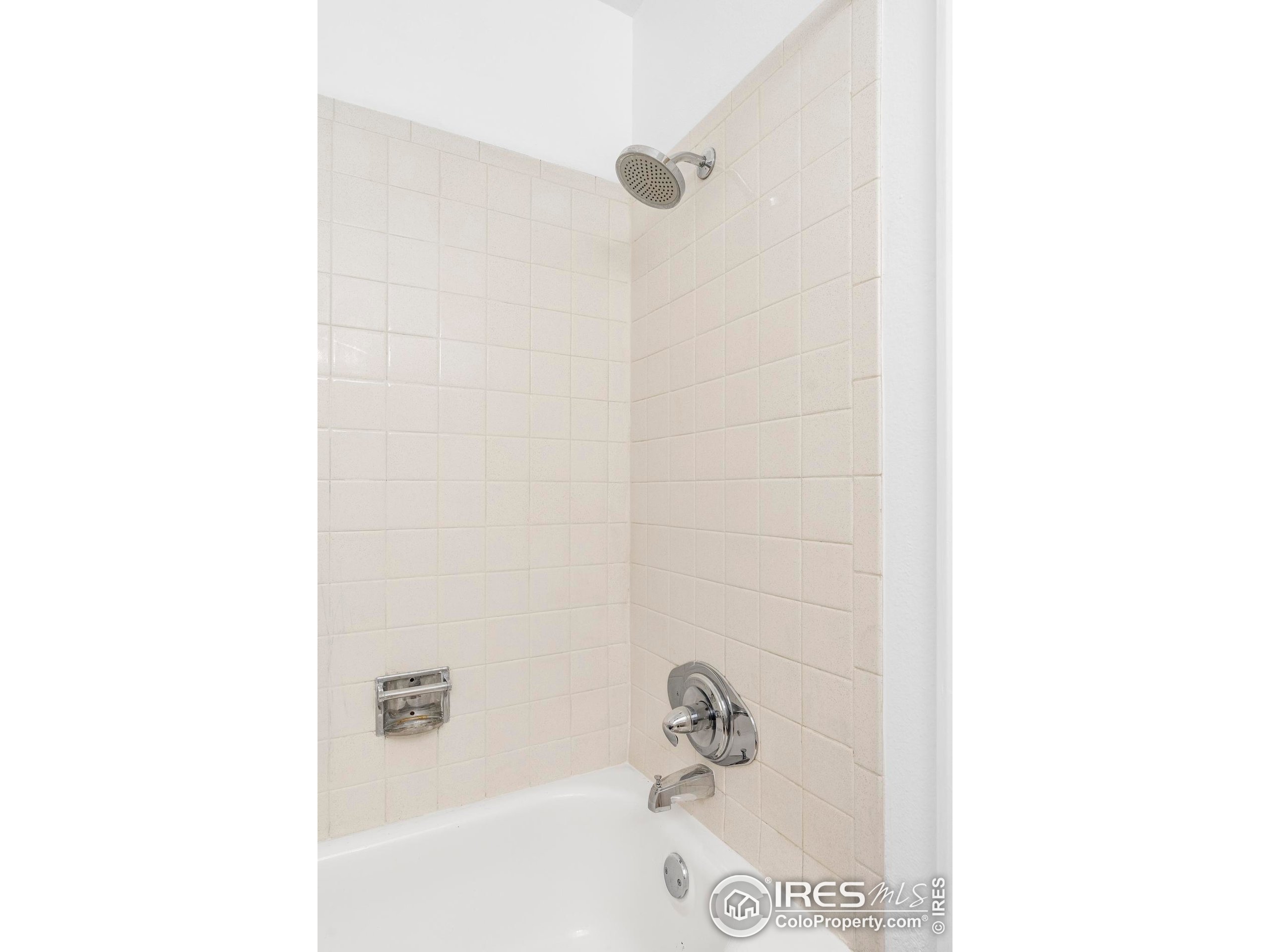 2707 Valmont Road, Unit 205D Boulder, CO 80304 - Photo 10 of 18 a bath room with a sink