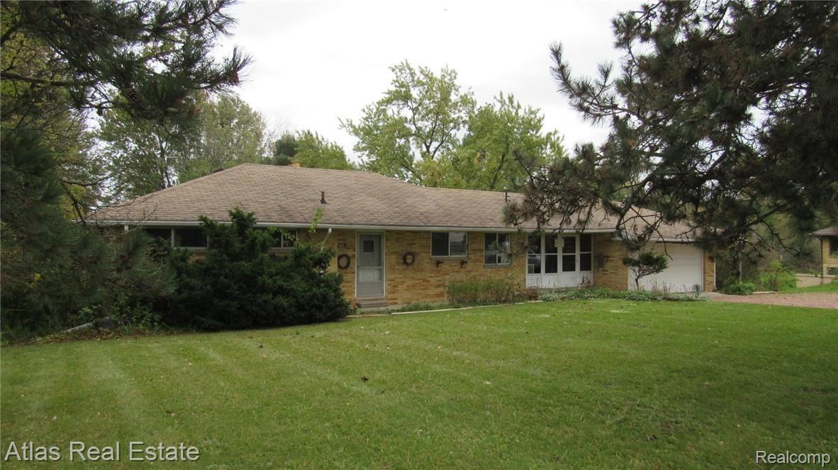 8089 Holly Road Grand Blanc, MI 48439 - Photo 3 of 23 IMG_0504.JPG