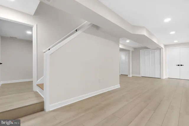 a view of a yard with an trees