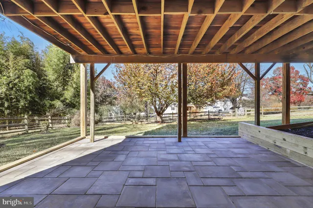 a view of a tennis court
