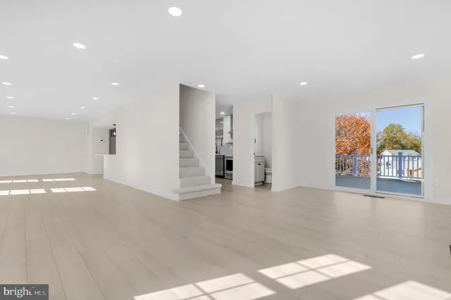 a bathroom with a toilet