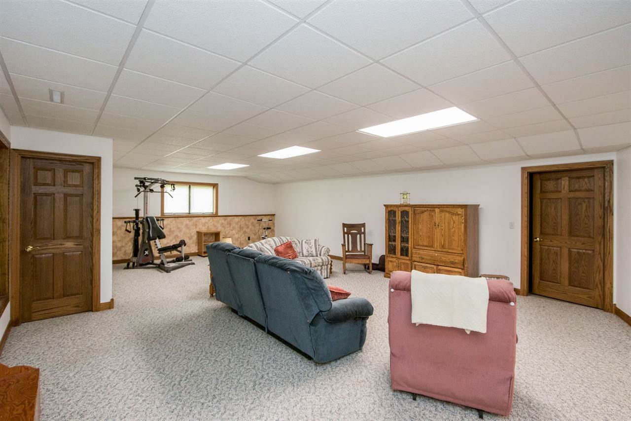 1477 Seneca Road Northwest Swisher, IA 52338 - Photo 27 of 42 Gallery Image 27