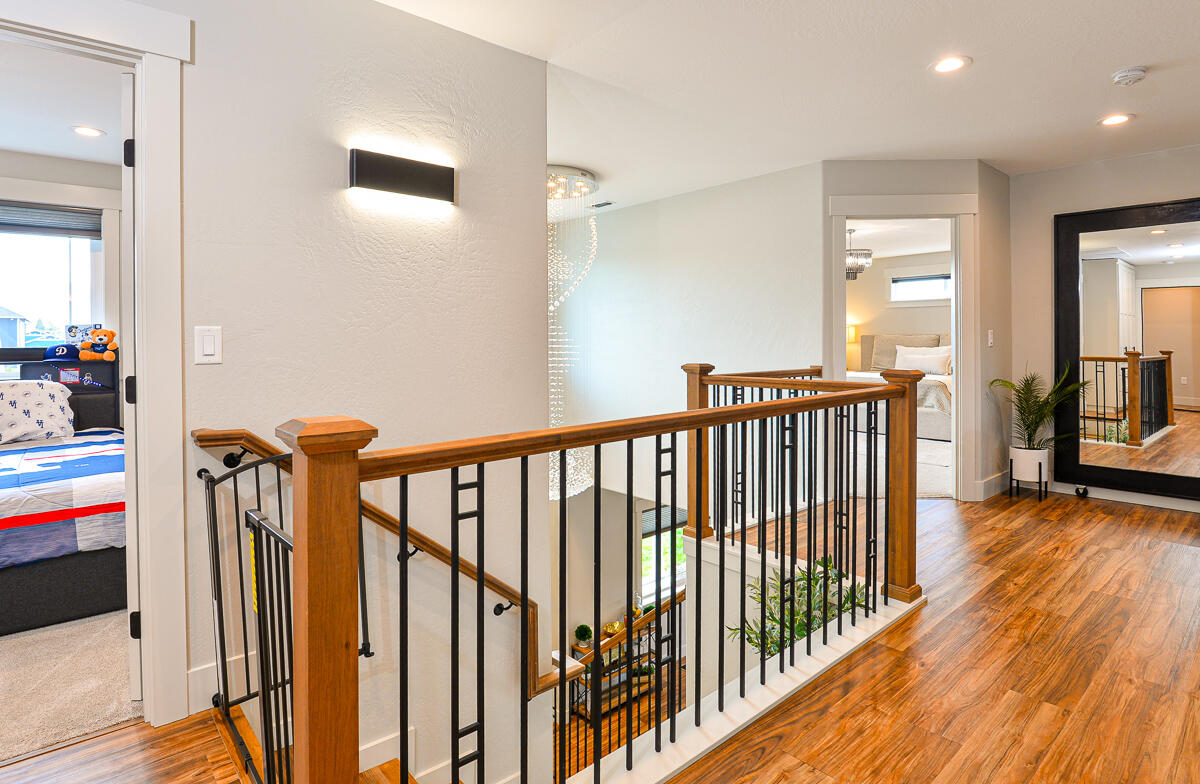 1029 Brandon Way Phoenix, OR 97535 - Photo 20 of 75 1029 Brandon Way 4.24.25-042