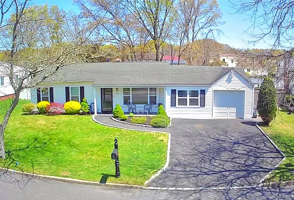 $624,900 | 93 Burleigh Drive, Holbrook, NY 11741