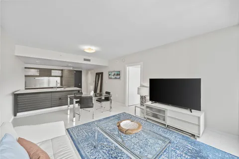 $549,000 | 200 Biscayne Blvd Way, Unit 3909, Miami, FL 33131