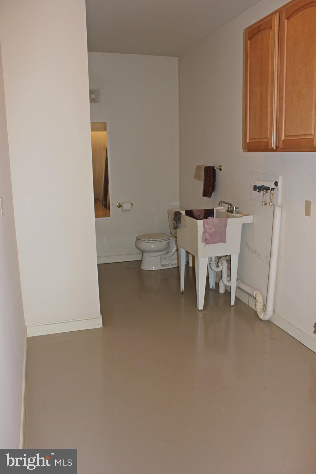 53 North Oak Street Lititz, PA 17543 - Photo 11 of 33 a room with a chair and white walls