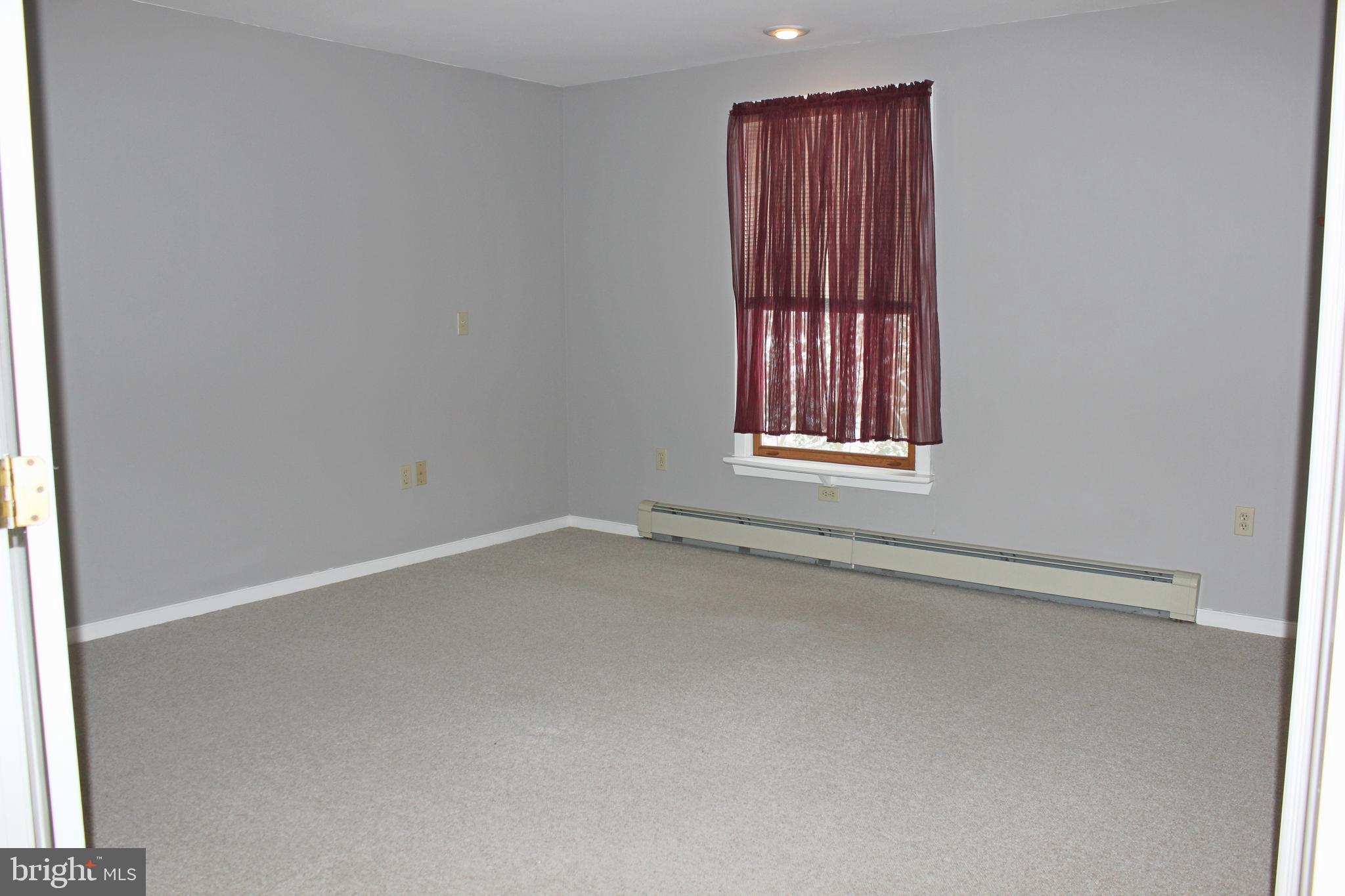 53 North Oak Street Lititz, PA 17543 - Photo 7 of 33 an empty room with window
