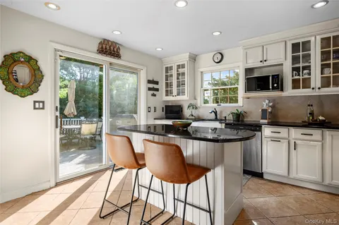 $1,200,000 | 8 Burton Road, Larchmont, NY 10538