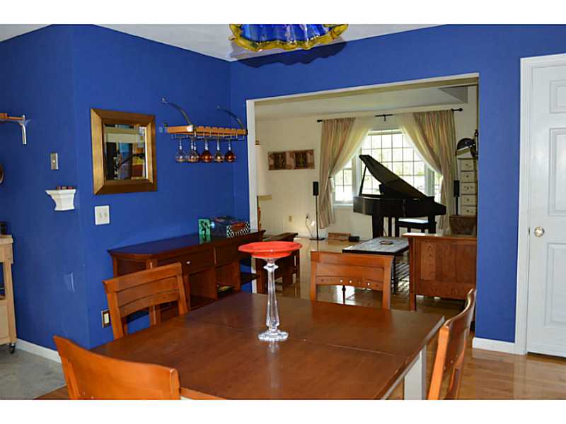 392 Boston Neck Road, Unit 2 North Kingstown, RI 02852 - Photo 3 of 25 Dining Area.