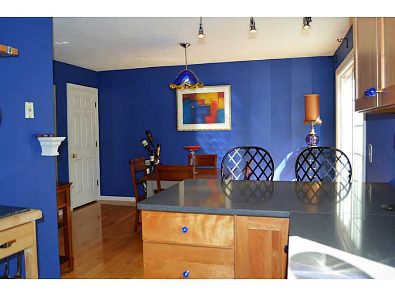 392 Boston Neck Road, Unit 2 North Kingstown, RI 02852 - Photo 4 of 25 Kitchen.
