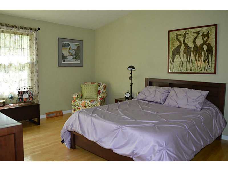 392 Boston Neck Road, Unit 2 North Kingstown, RI 02852 - Photo 10 of 25 Master Bedroom.